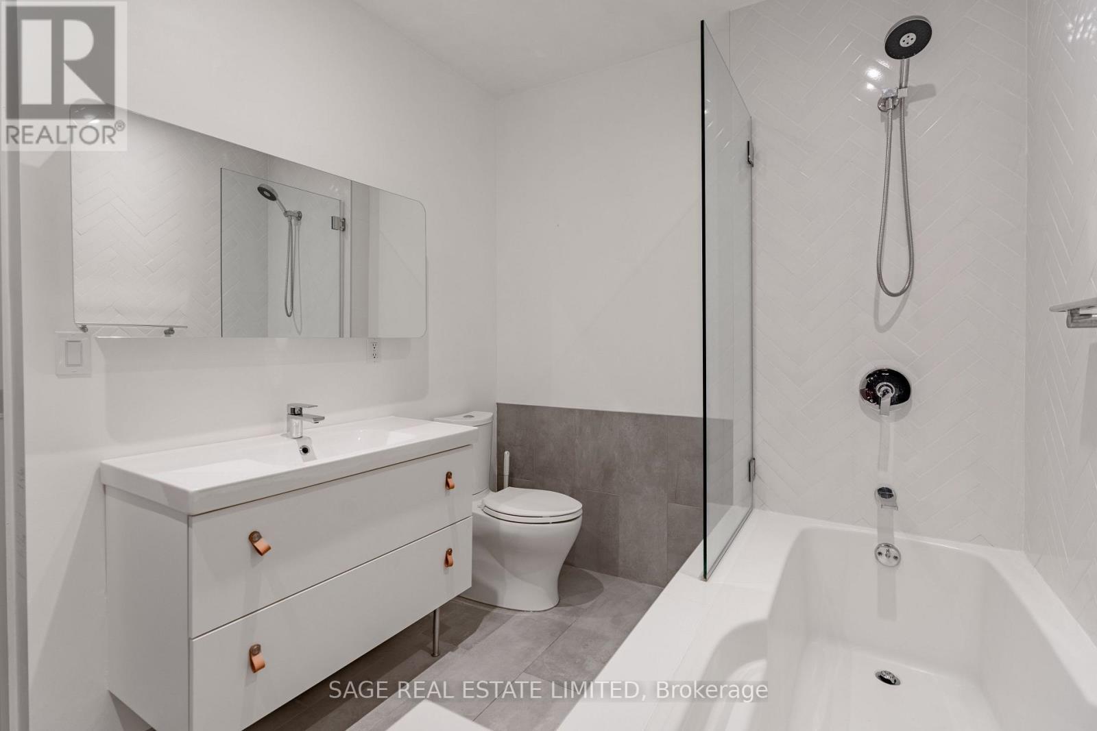 811 - 60 Bathurst Street, Toronto, ON - Indoor Photo Showing Bathroom
