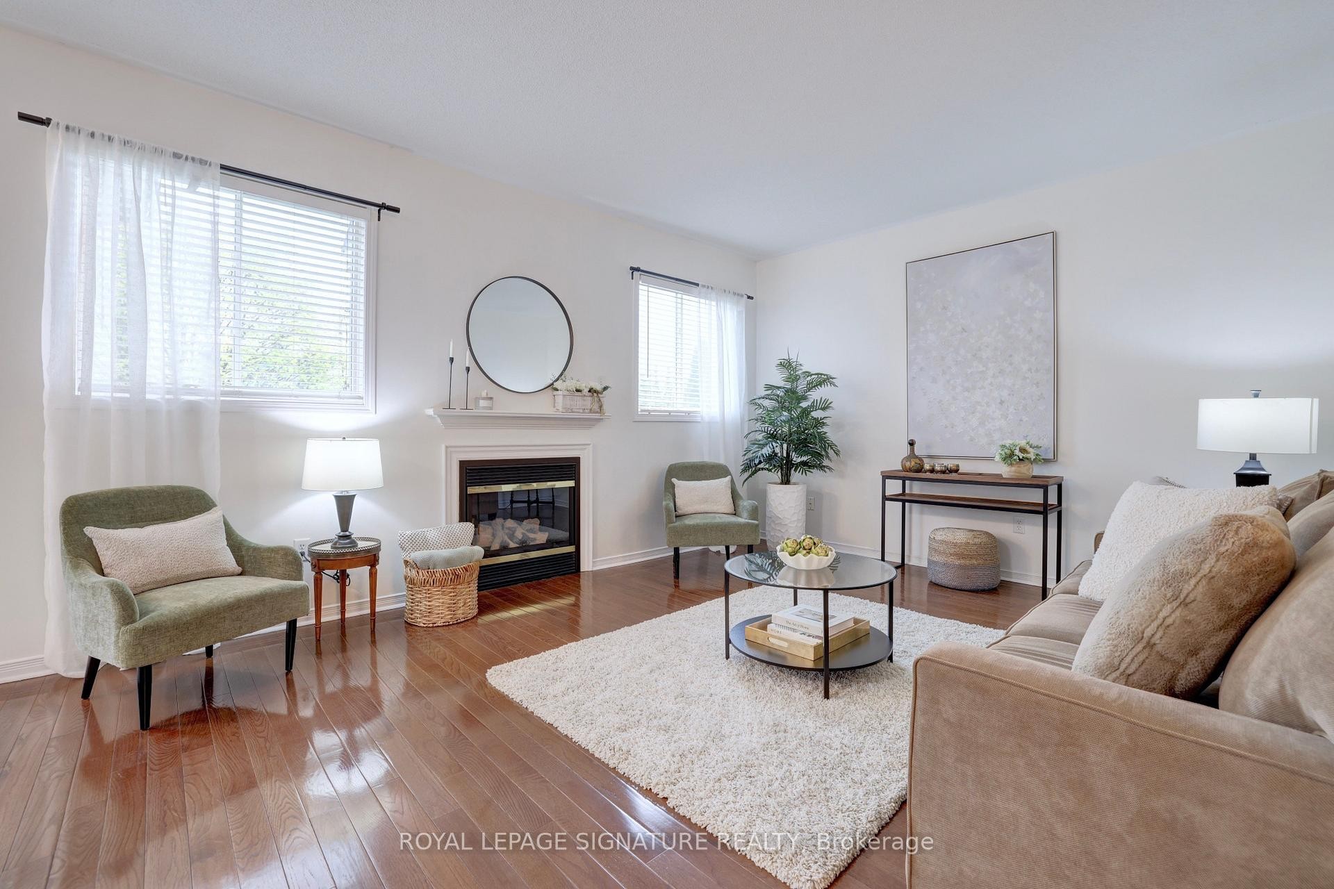 798 Spinning Wheel Crescent, Mississauga, ON - Indoor Photo Showing Living Room With Fireplace