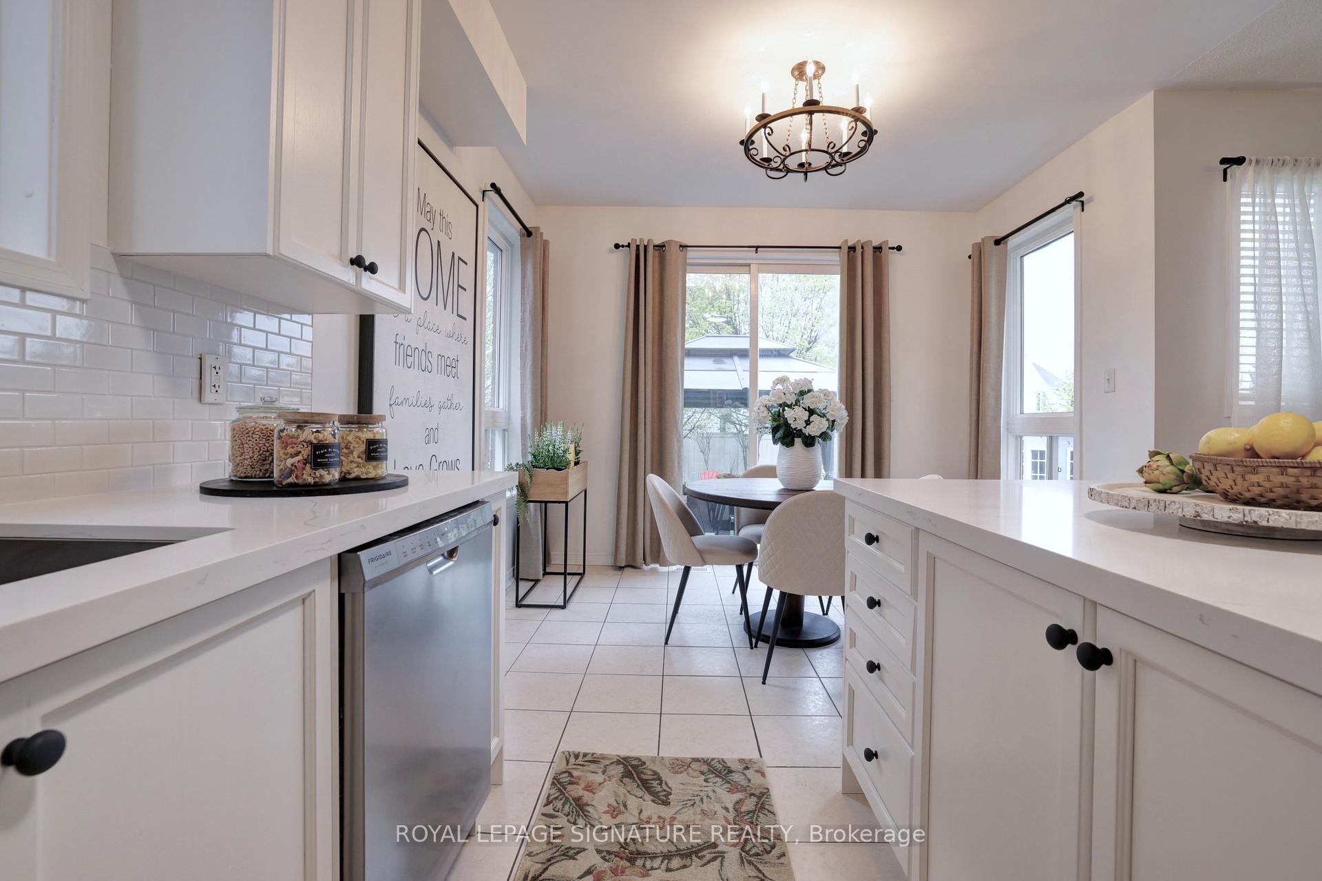 798 Spinning Wheel Crescent, Mississauga, ON - Indoor Photo Showing Kitchen