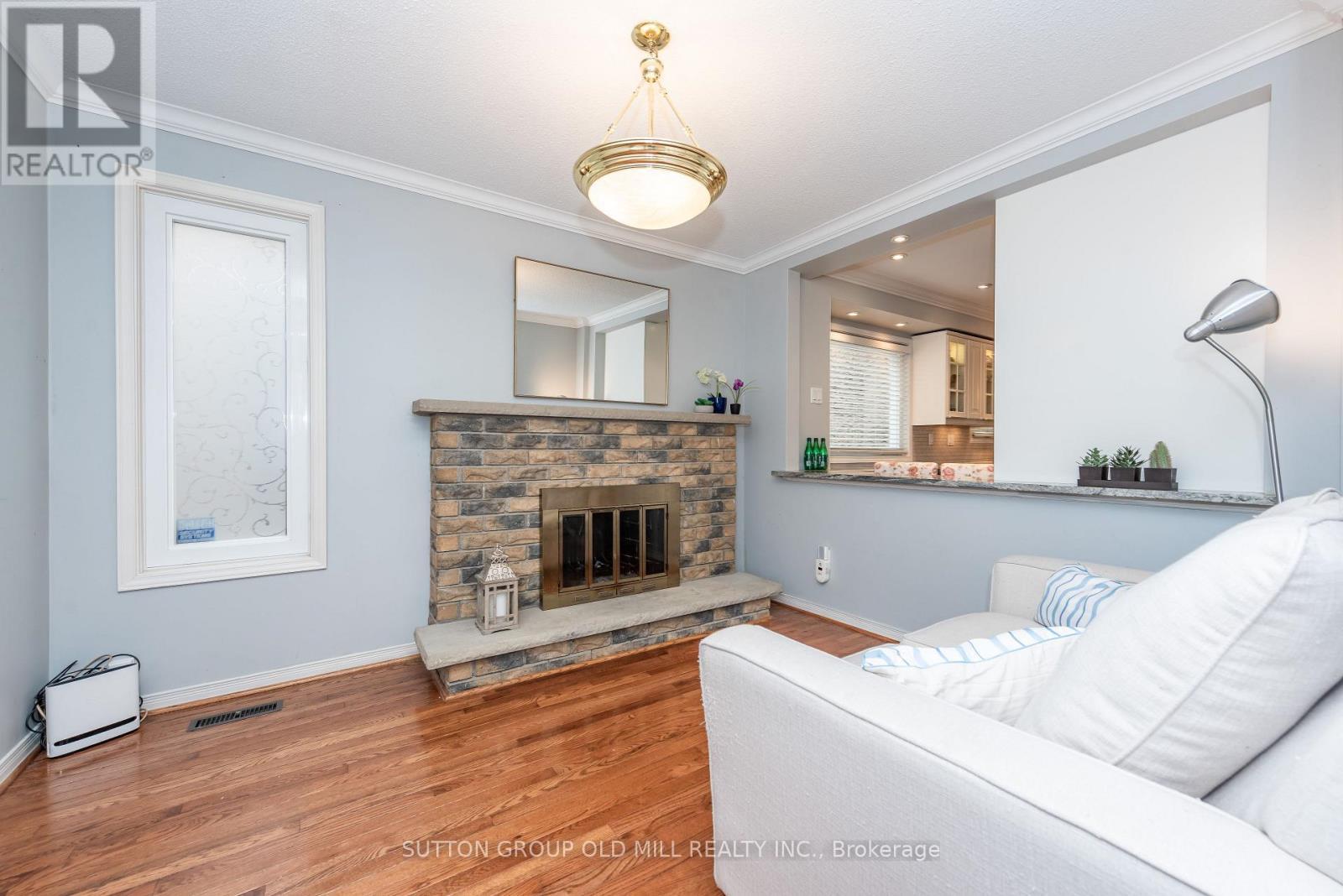 1603 Dewberry Crescent, Mississauga, ON - Indoor Photo Showing Living Room With Fireplace