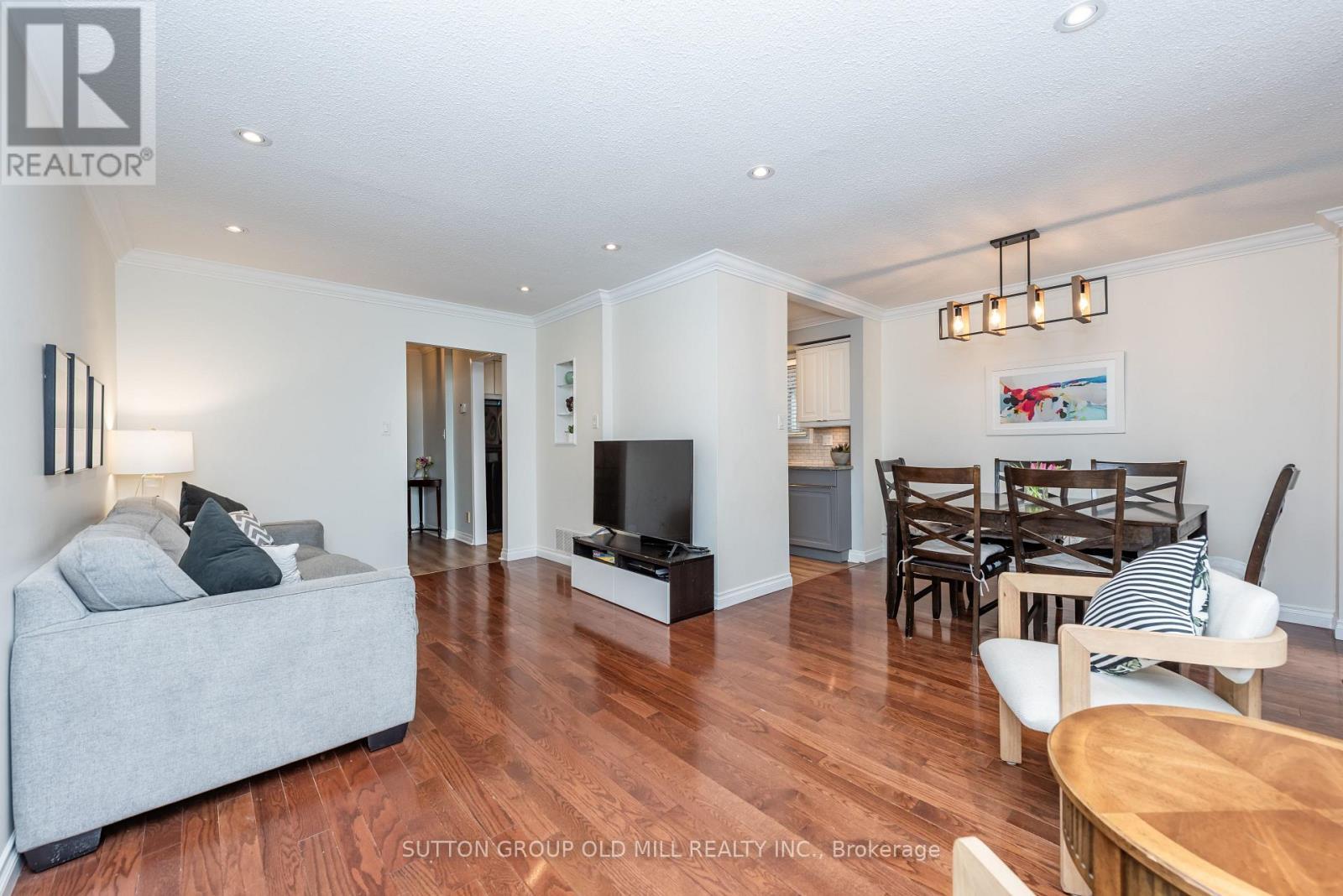 1603 Dewberry Crescent, Mississauga, ON - Indoor Photo Showing Living Room