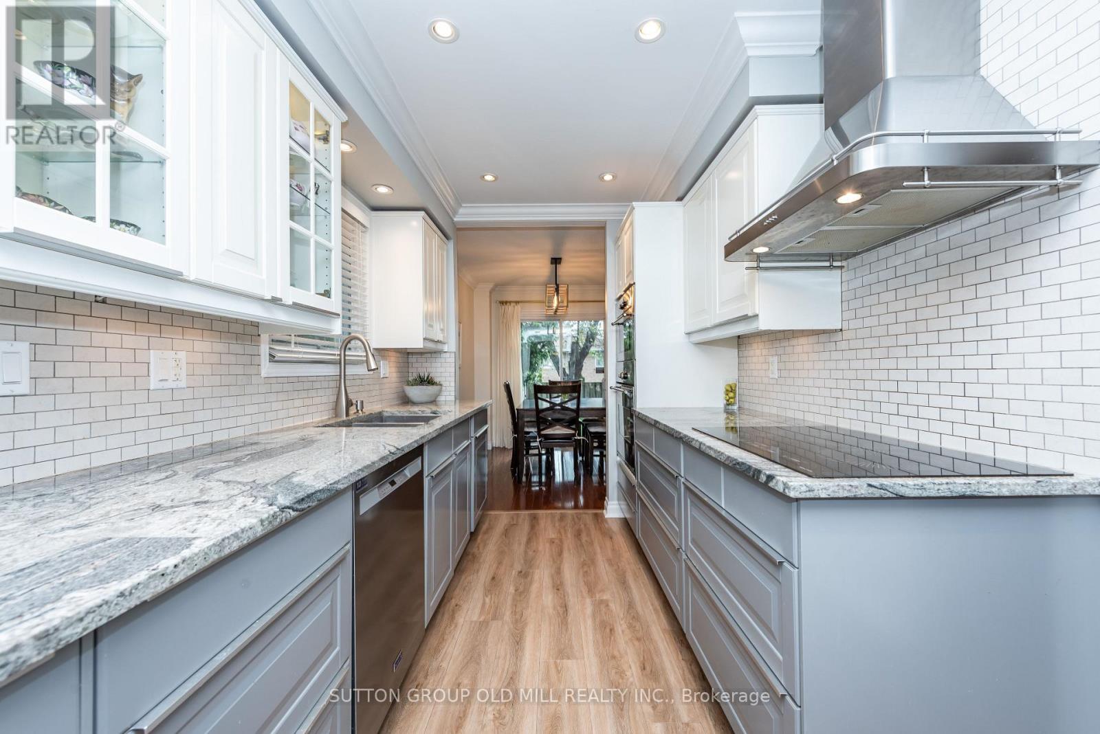 1603 Dewberry Crescent, Mississauga, ON - Indoor Photo Showing Kitchen With Upgraded Kitchen