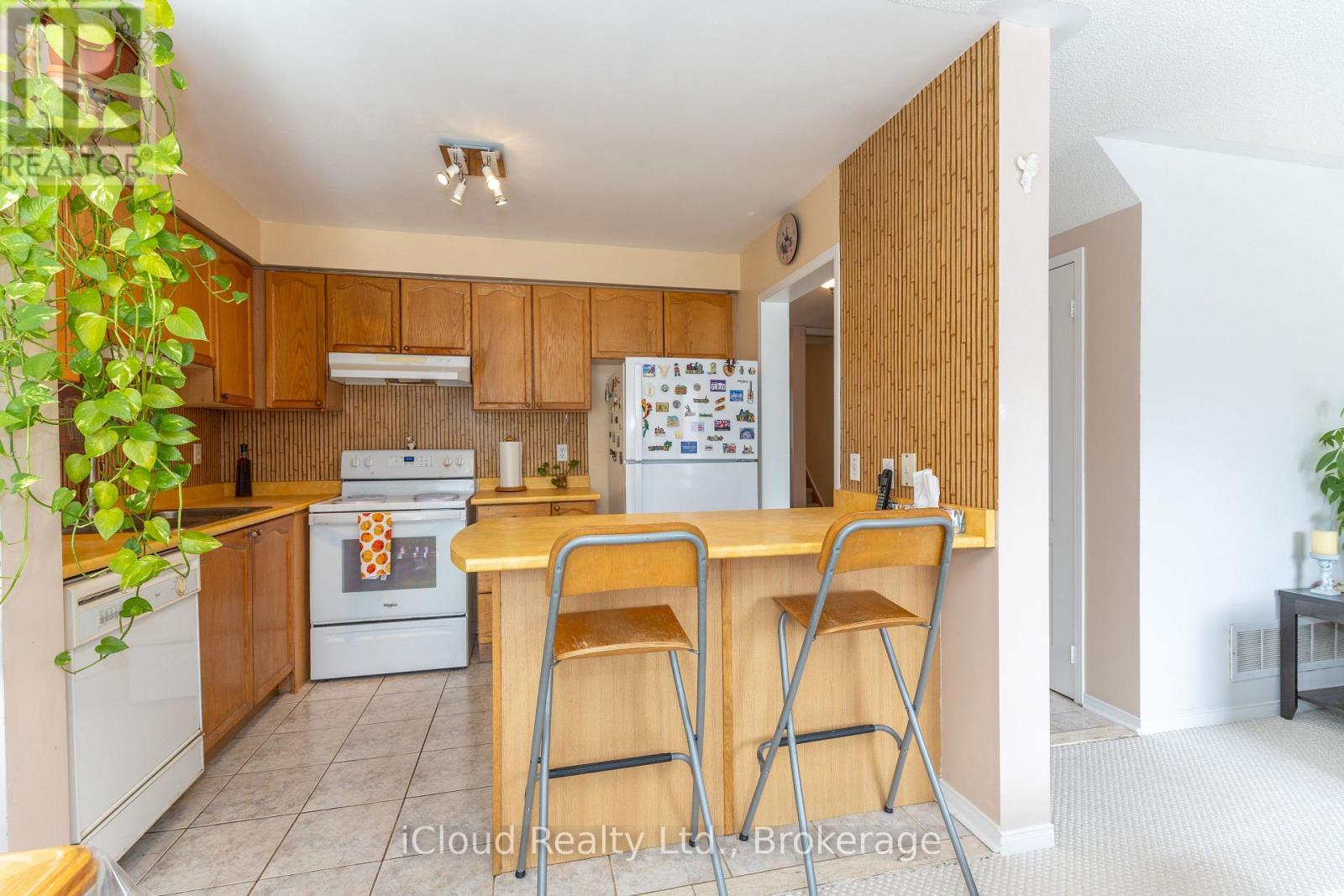3842 Ridgepoint Way, Mississauga, ON - Indoor Photo Showing Kitchen