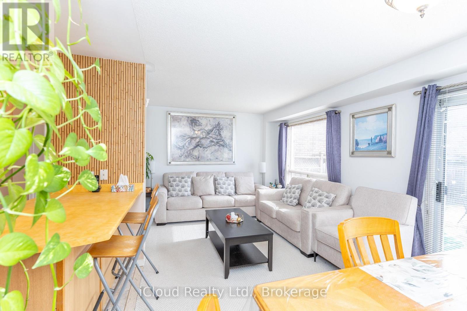 3842 Ridgepoint Way, Mississauga, ON - Indoor Photo Showing Living Room