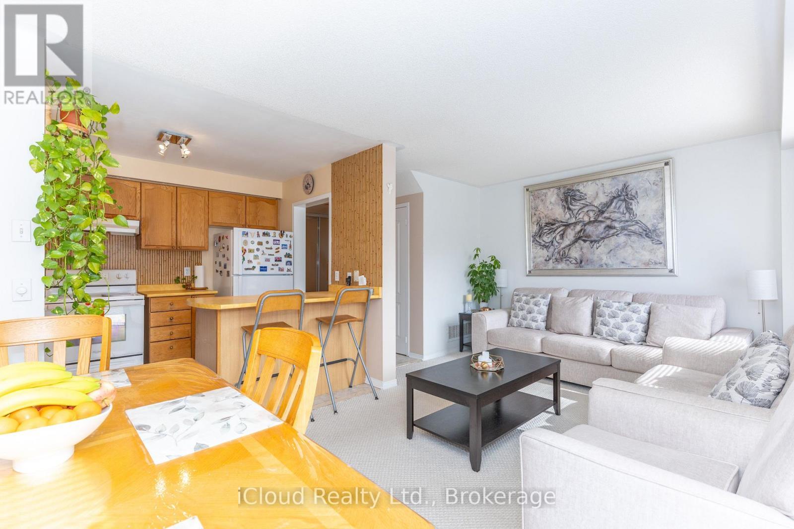 3842 Ridgepoint Way, Mississauga, ON - Indoor Photo Showing Living Room