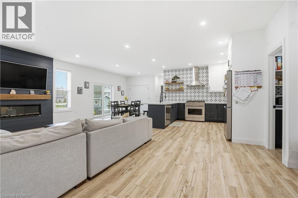 104 Neva Road, Ridgeway, ON - Indoor Photo Showing Living Room With Fireplace