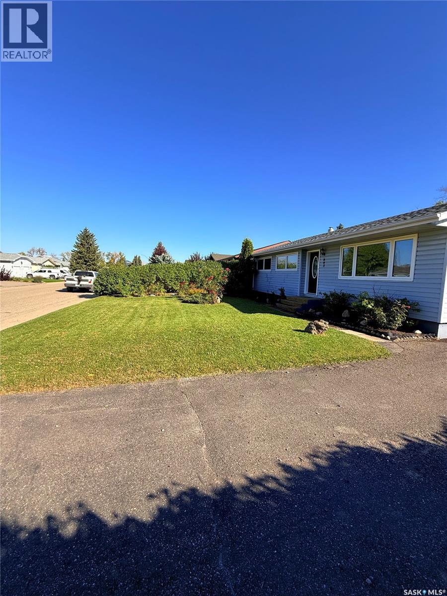 805 Stanley Street, Esterhazy, SK - Outdoor