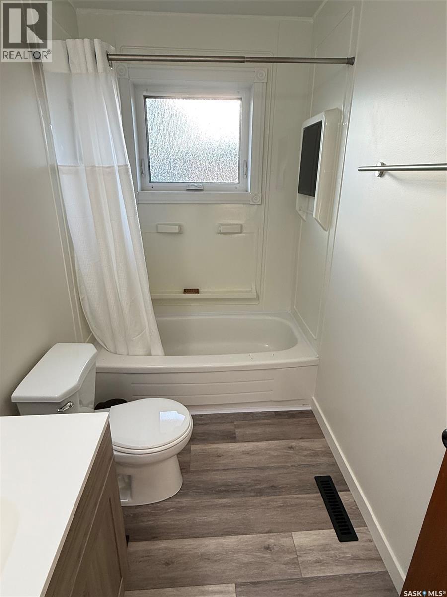 805 Stanley Street, Esterhazy, SK - Indoor Photo Showing Bathroom