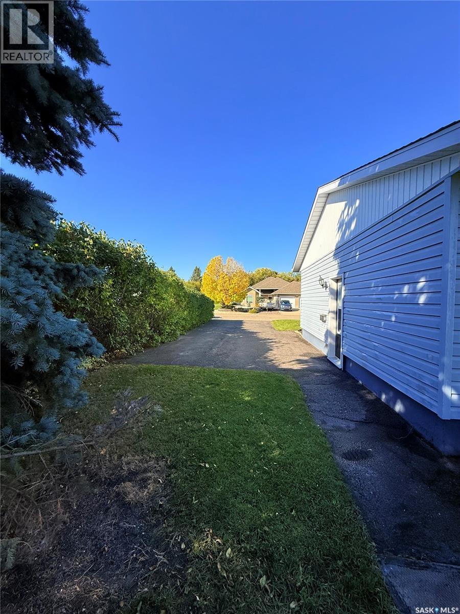 805 Stanley Street, Esterhazy, SK - Outdoor