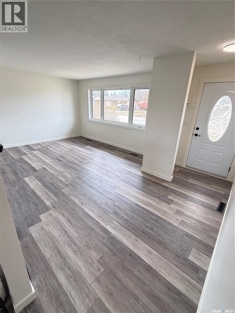 805 Stanley Street, Esterhazy, SK - Indoor Photo Showing Other Room