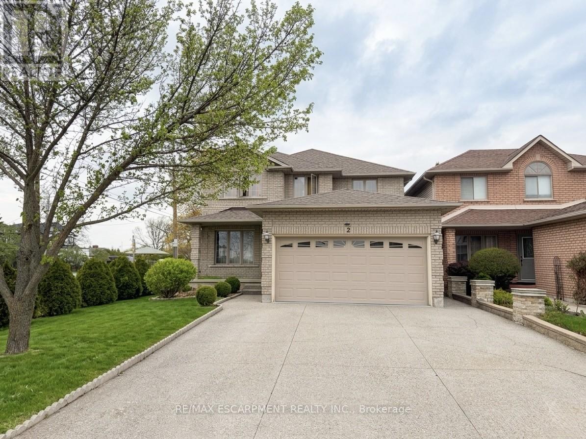 2 Pineridge Drive, Hamilton, ON - Outdoor With Facade