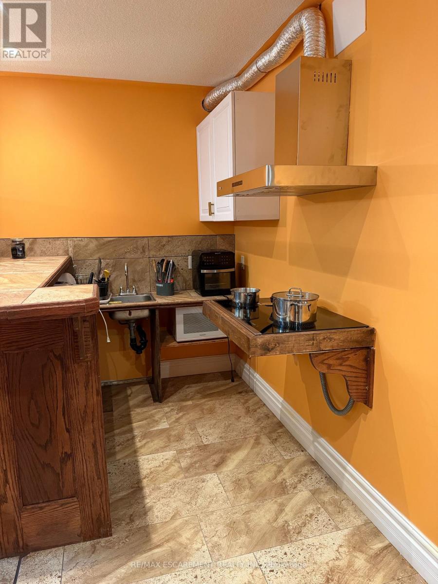 2 Pineridge Drive, Hamilton, ON - Indoor