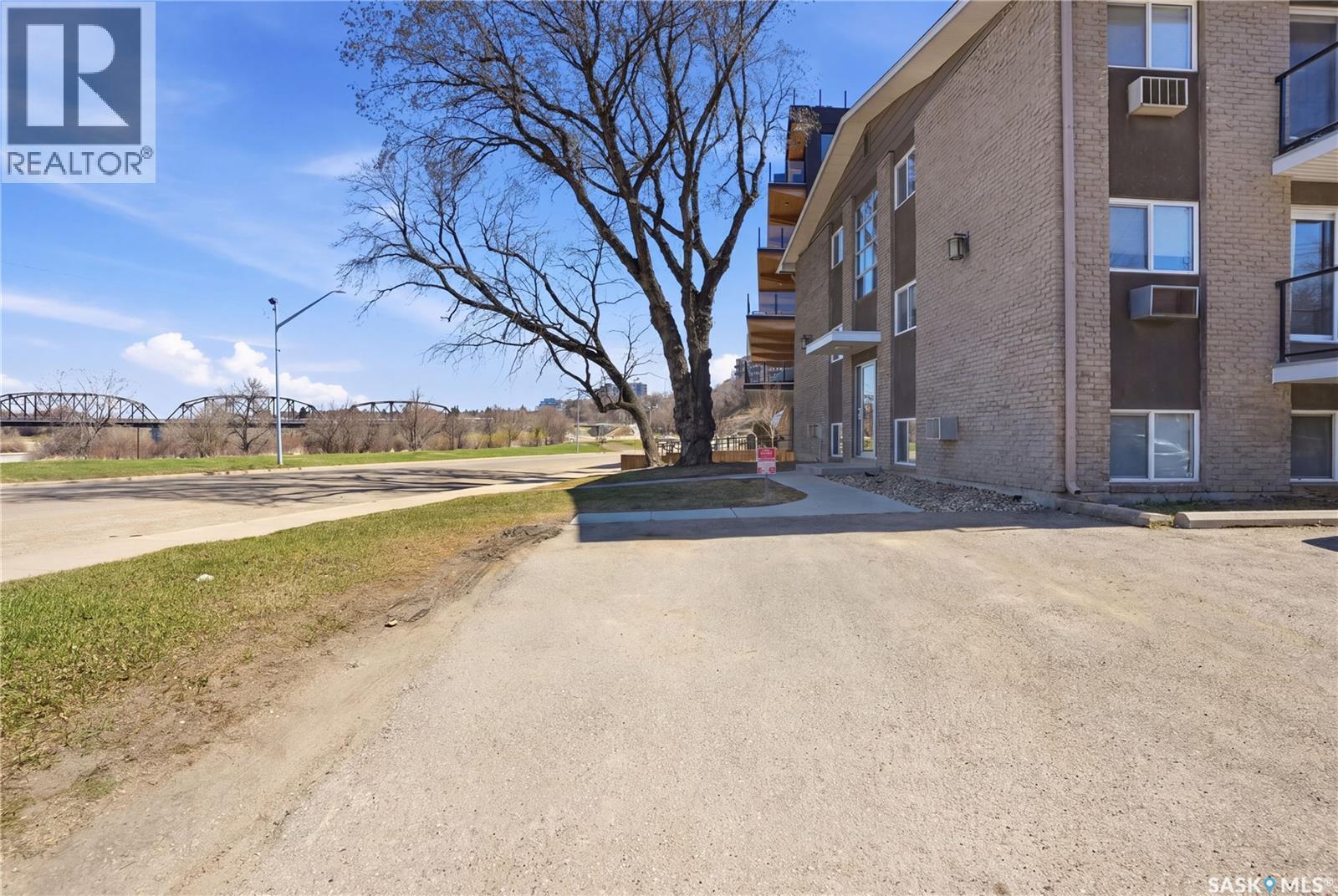303 208 Saskatchewan Crescent E, Saskatoon, SK - Outdoor