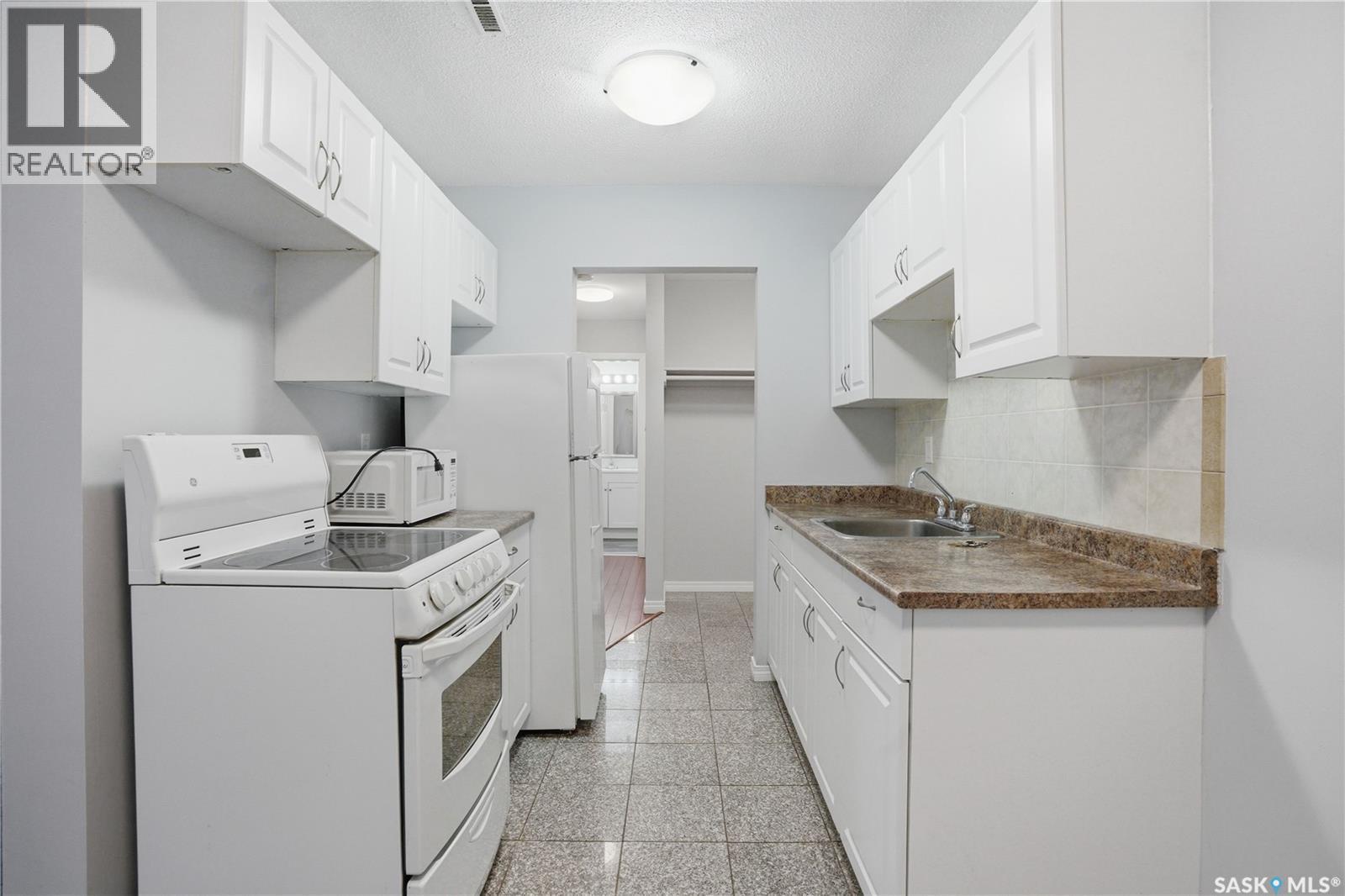303 208 Saskatchewan Crescent E, Saskatoon, SK - Indoor