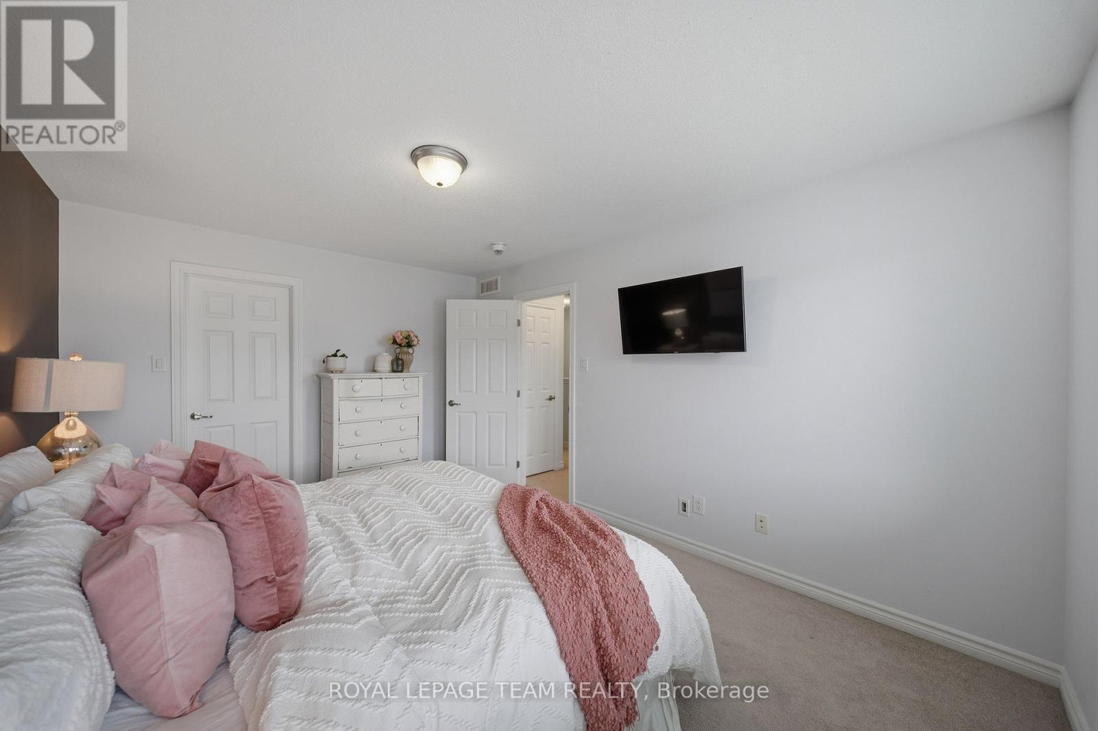 599 Foxlight Circle, Ottawa, ON - Indoor Photo Showing Bedroom