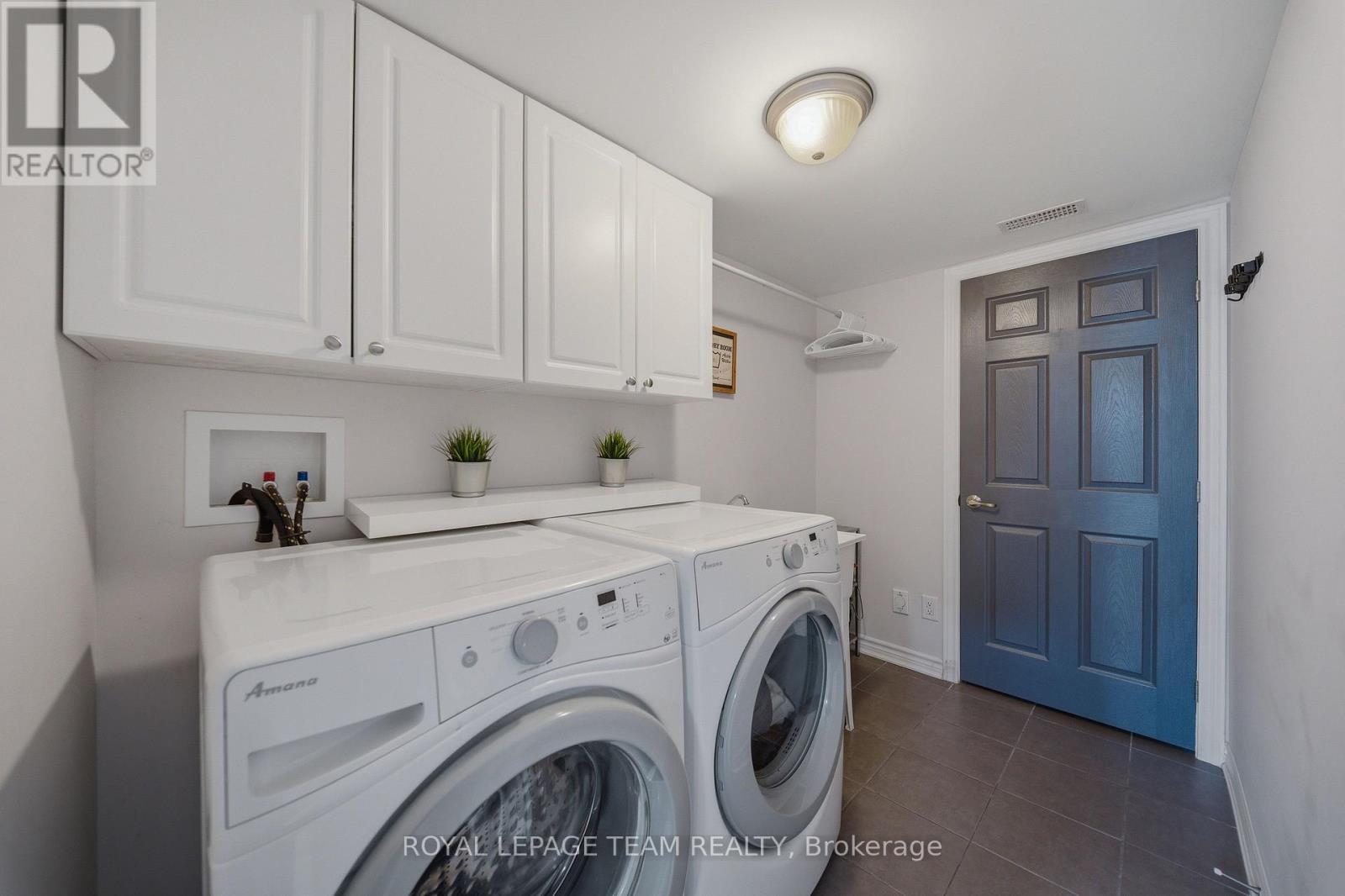 Lower Level Laundry w/ cabinetry & sink - 599 Foxlight Circle, Ottawa, ON - Indoor Photo Showing Laundry Room