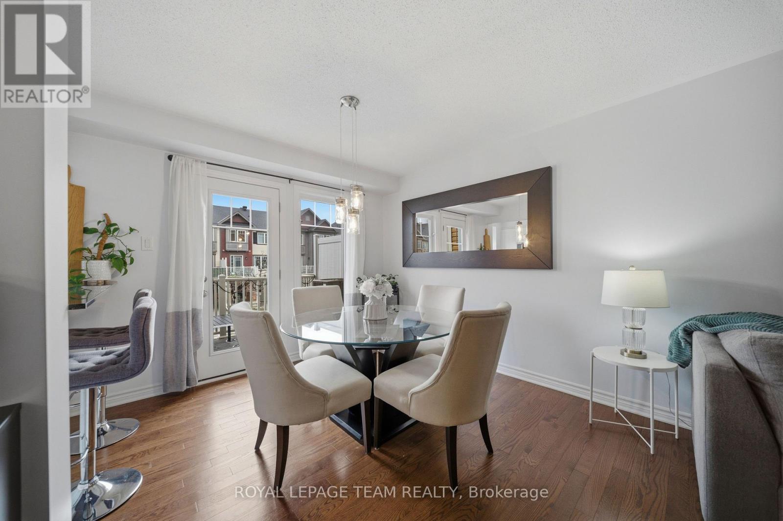 Hardwood flooring - 599 Foxlight Circle, Ottawa, ON - Indoor Photo Showing Dining Room