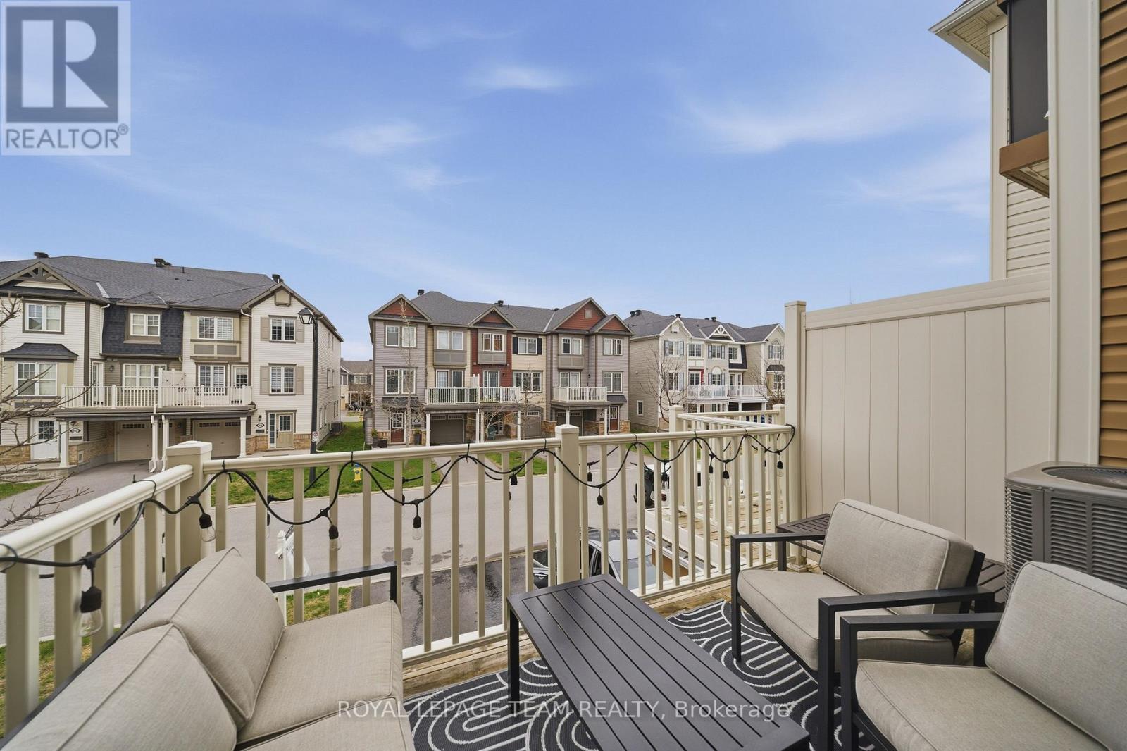 Spacious balcony w/ privacy wall - 599 Foxlight Circle, Ottawa, ON - Outdoor With Balcony