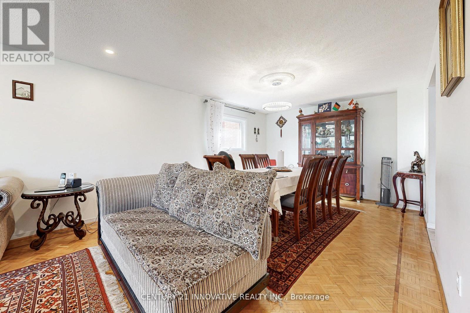 816 Willowbank Trail, Mississauga, ON - Indoor Photo Showing Living Room