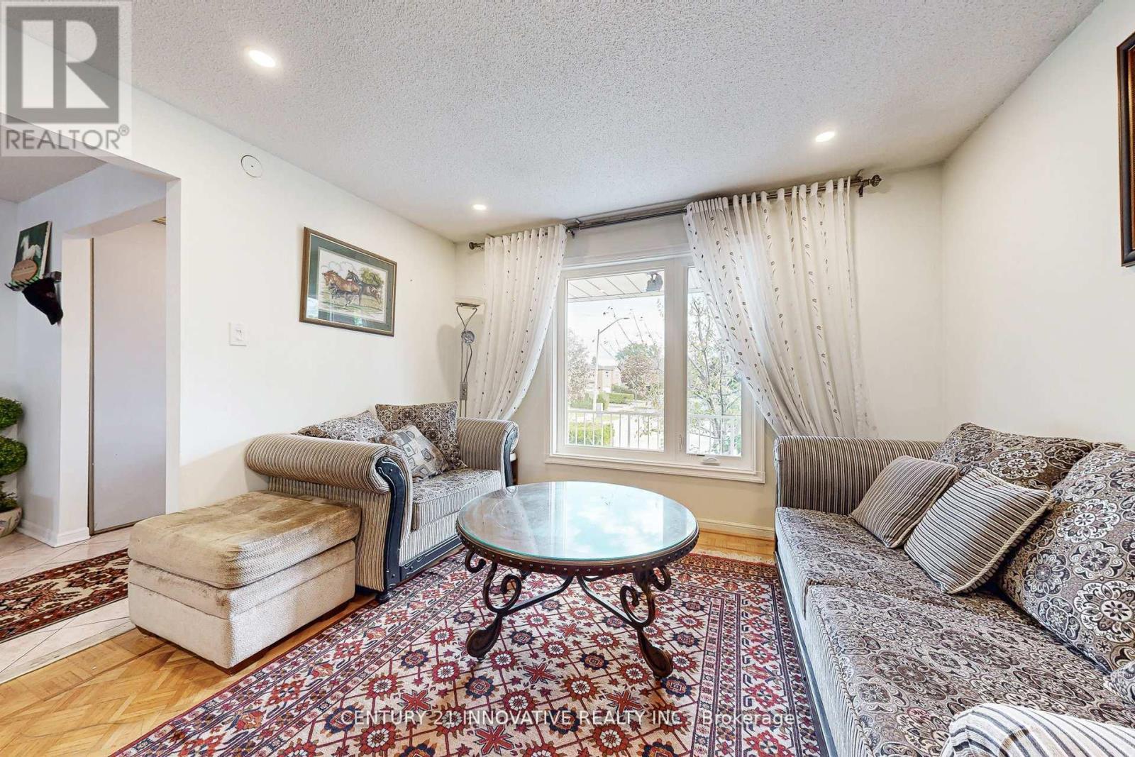 816 Willowbank Trail, Mississauga, ON - Indoor Photo Showing Living Room