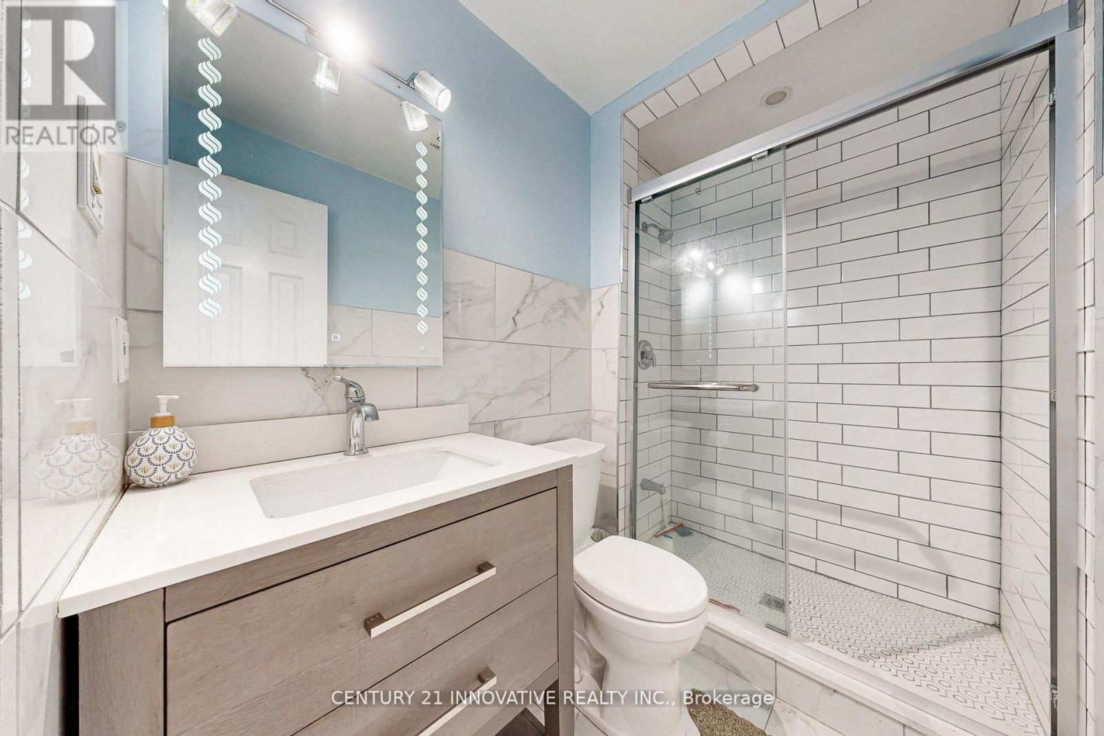816 Willowbank Trail, Mississauga, ON - Indoor Photo Showing Bathroom