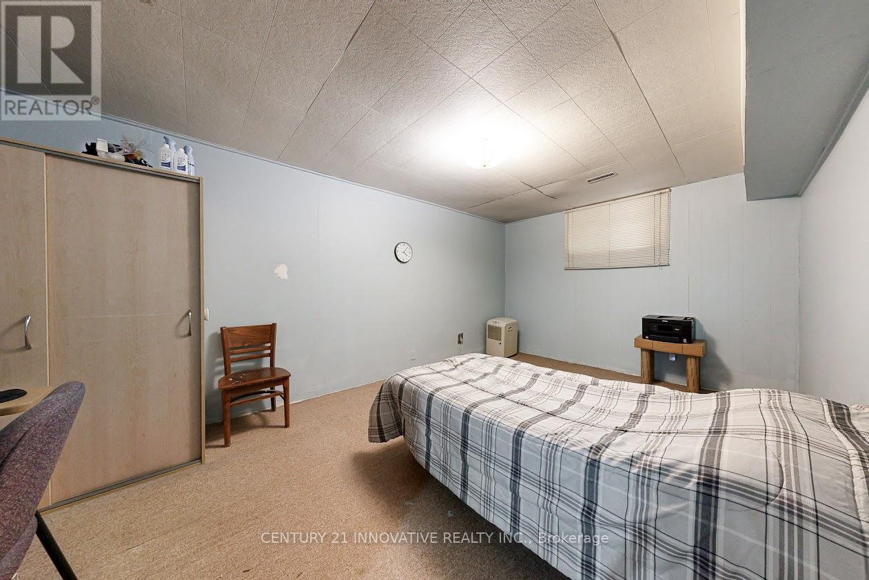 816 Willowbank Trail, Mississauga, ON - Indoor Photo Showing Bedroom