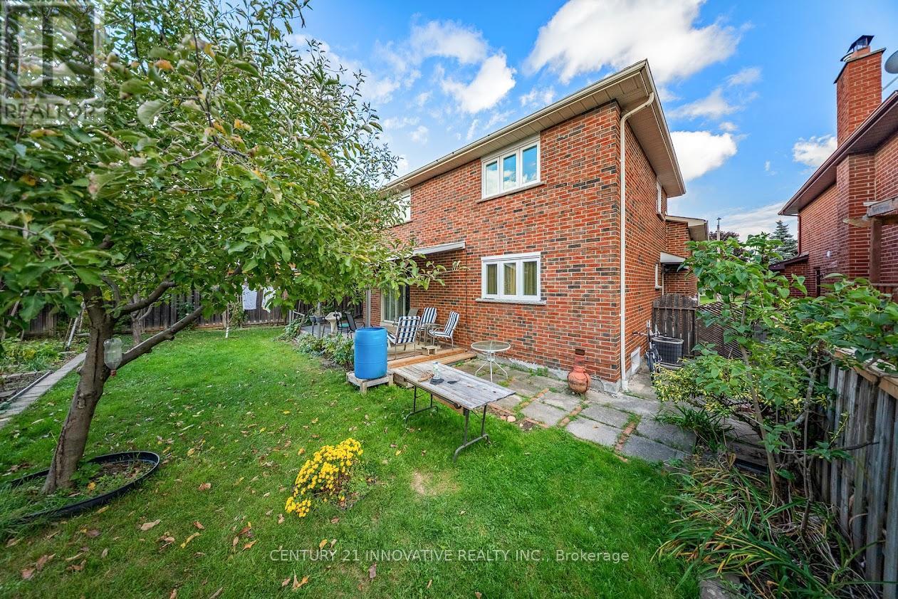 816 Willowbank Trail, Mississauga, ON - Outdoor