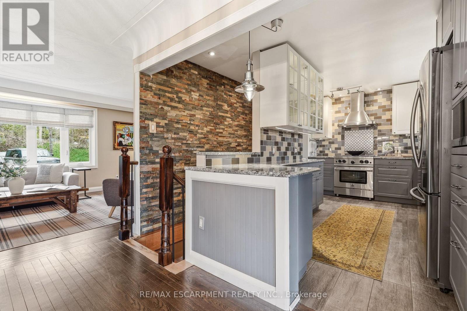 5258 Cedar Springs Road, Burlington, ON - Indoor Photo Showing Kitchen With Upgraded Kitchen