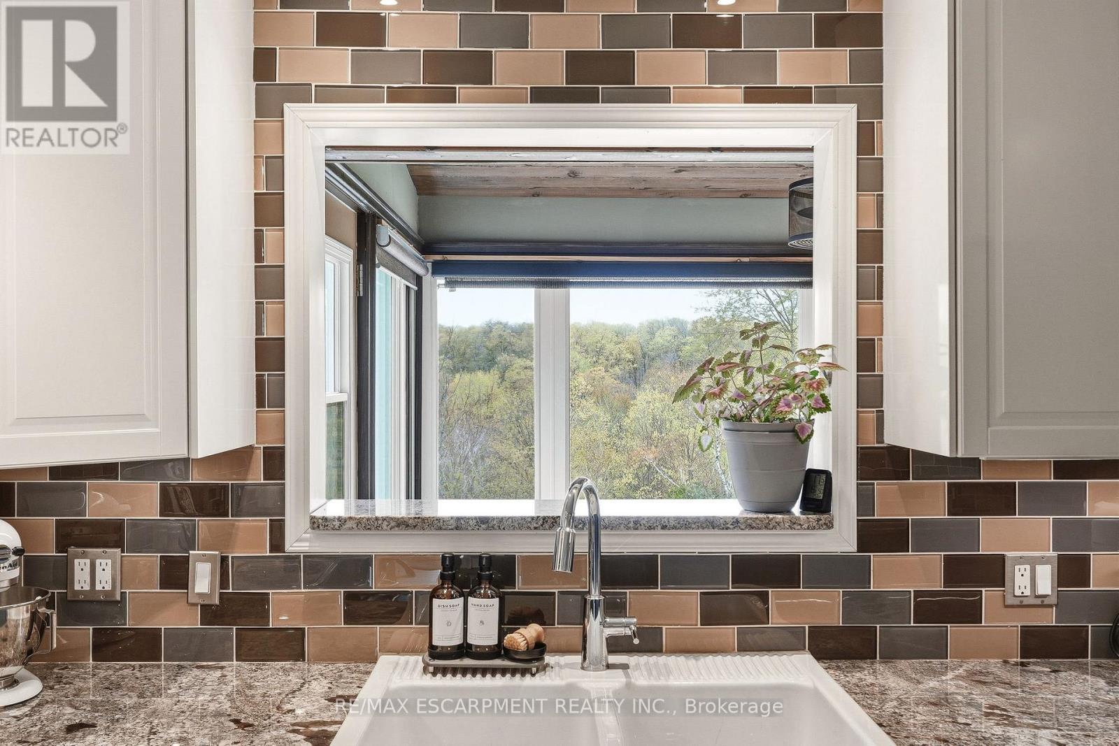 5258 Cedar Springs Road, Burlington, ON - Indoor