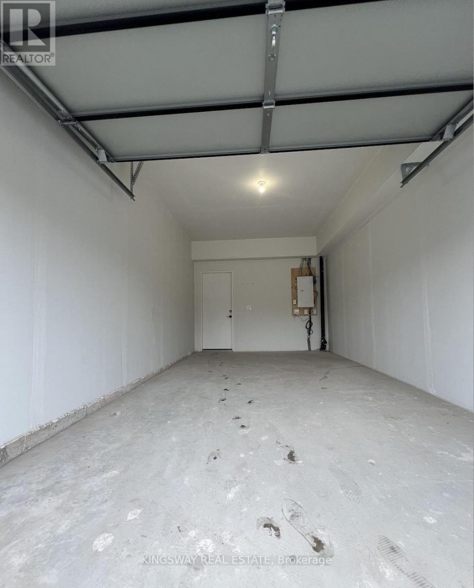 122 Everett Common, St. Catharines, ON - Indoor Photo Showing Garage