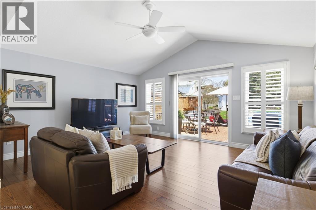 125 Covington Crescent, Kitchener, ON - Indoor Photo Showing Living Room