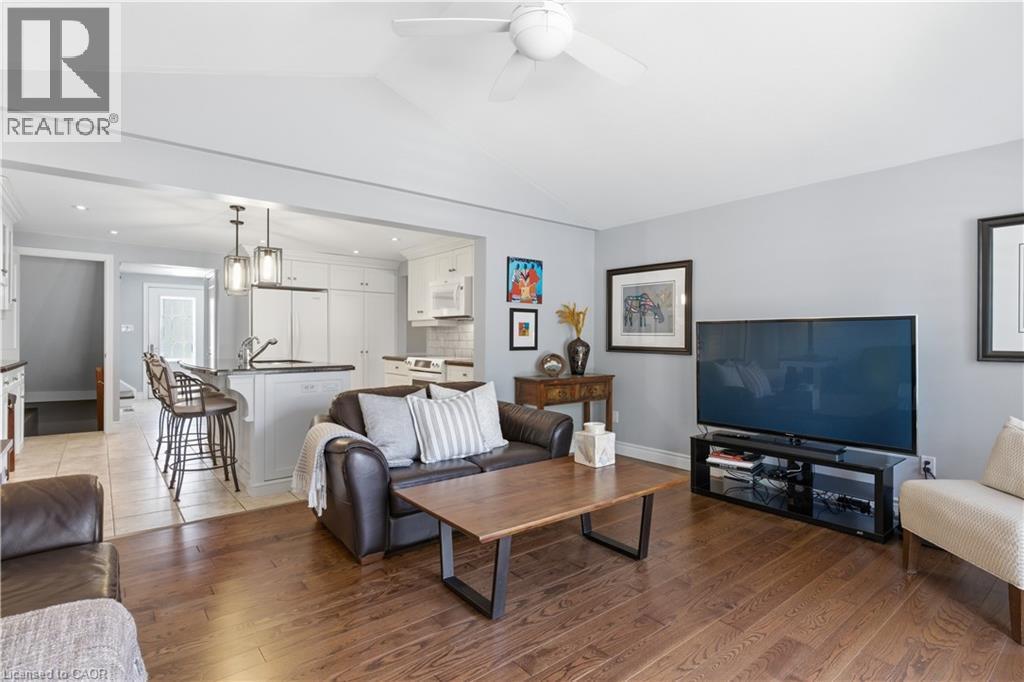 125 Covington Crescent, Kitchener, ON - Indoor Photo Showing Living Room