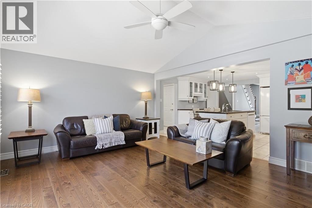 125 Covington Crescent, Kitchener, ON - Indoor Photo Showing Living Room
