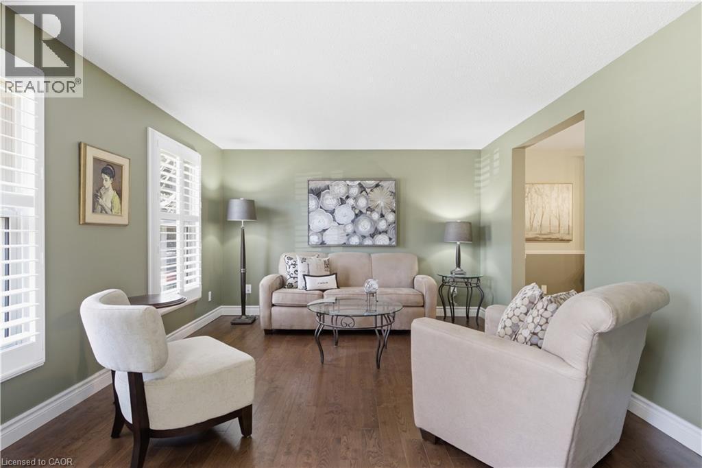 125 Covington Crescent, Kitchener, ON - Indoor Photo Showing Living Room