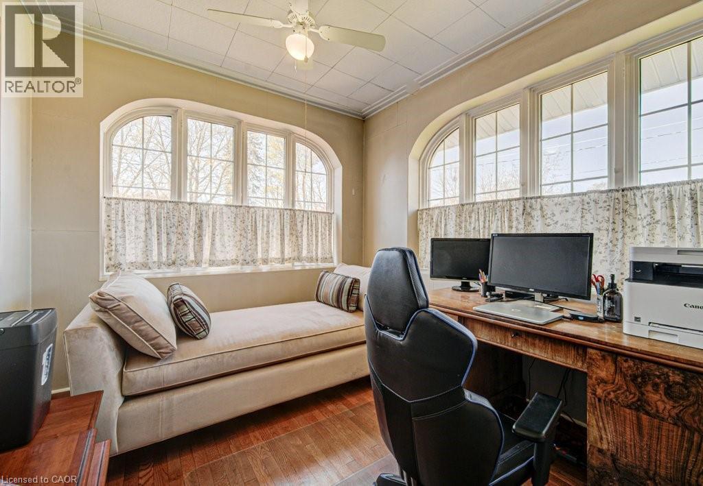 Room with hardwood-finish flooring and a decorative ceiling - 2032 Coronation Boulevard, Cambridge, ON - Indoor Photo Showing Office