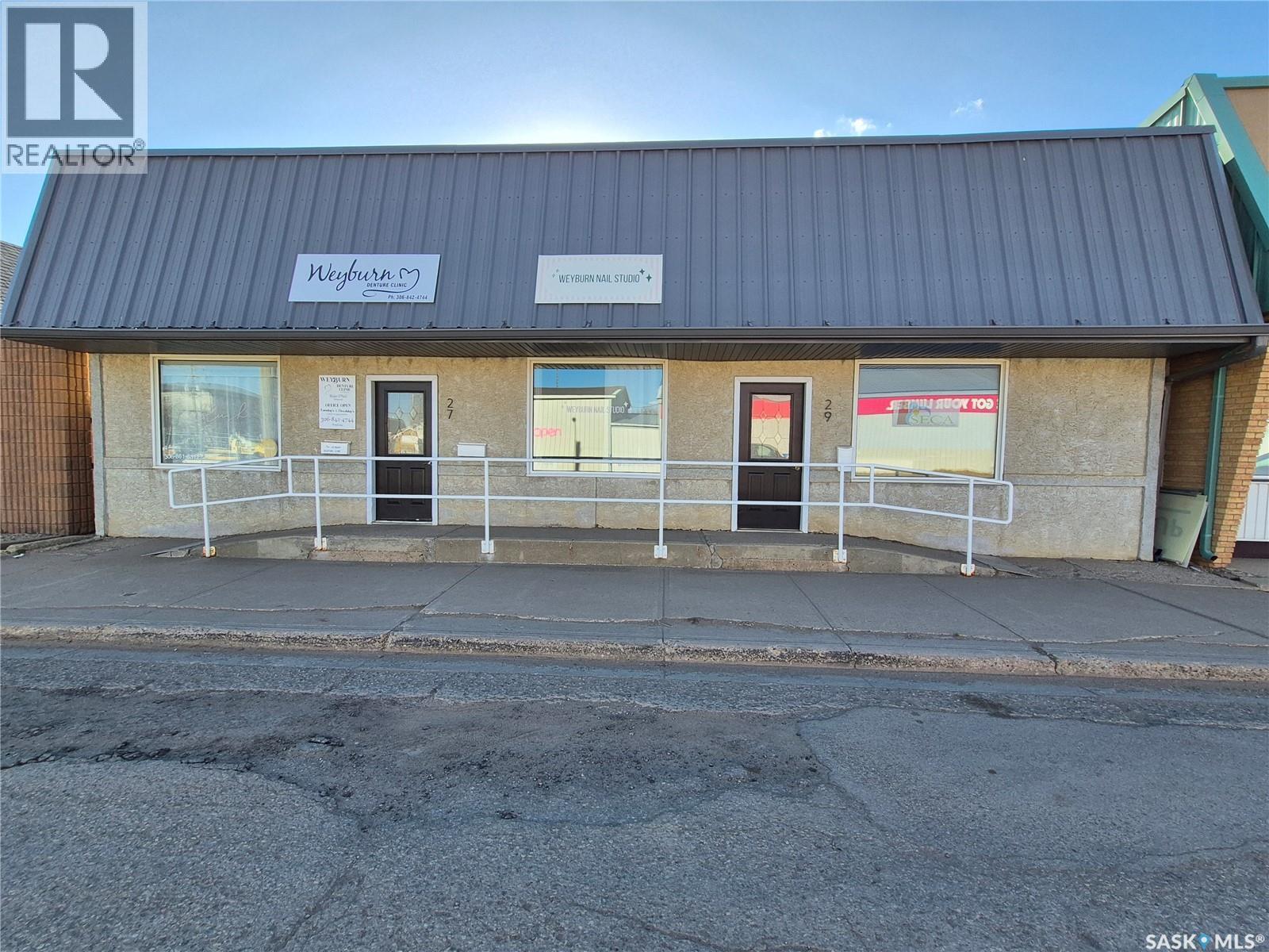 27-29 5Th Street, Weyburn, SK