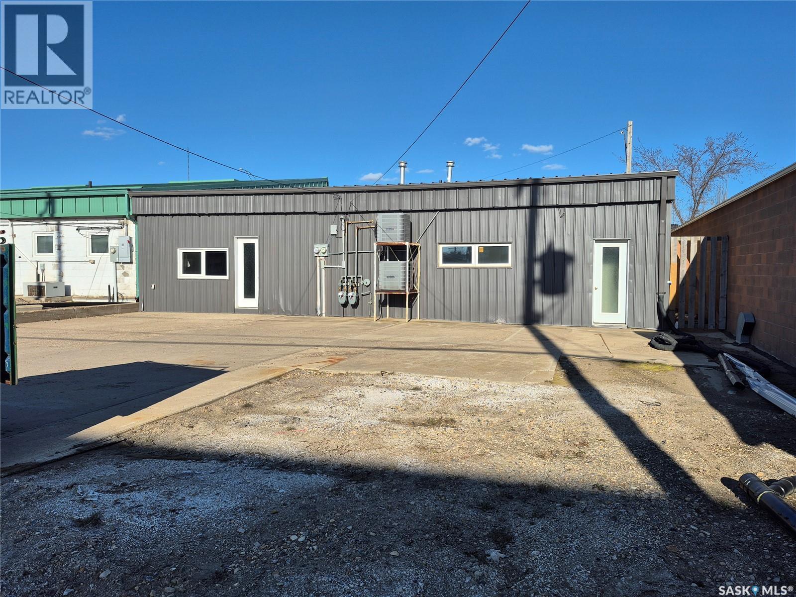 27-29 5Th Street, Weyburn, SK