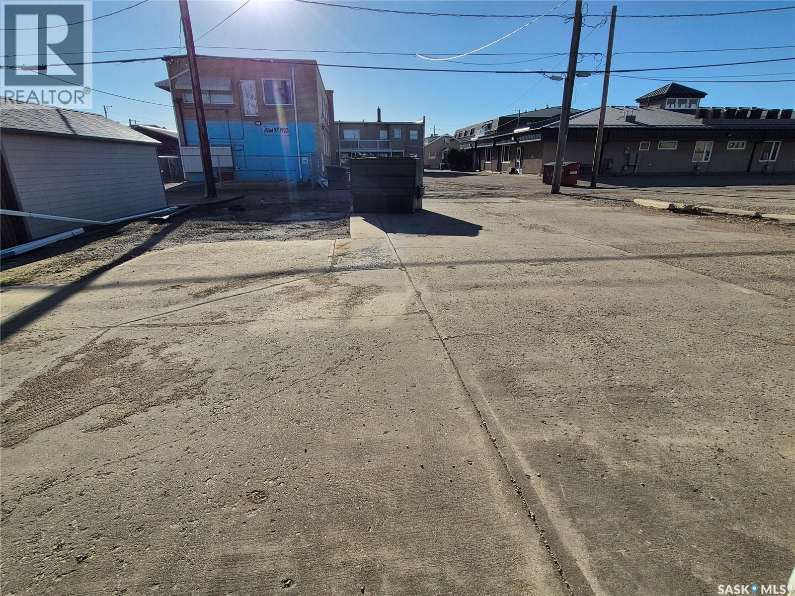 27-29 5Th Street, Weyburn, SK