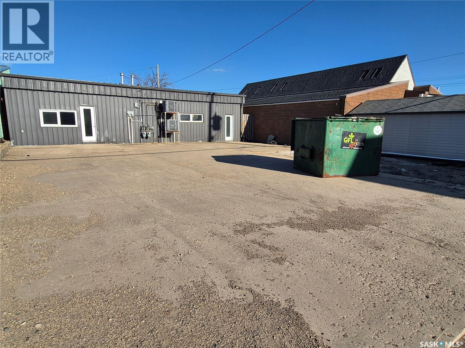27-29 5Th Street, Weyburn, SK