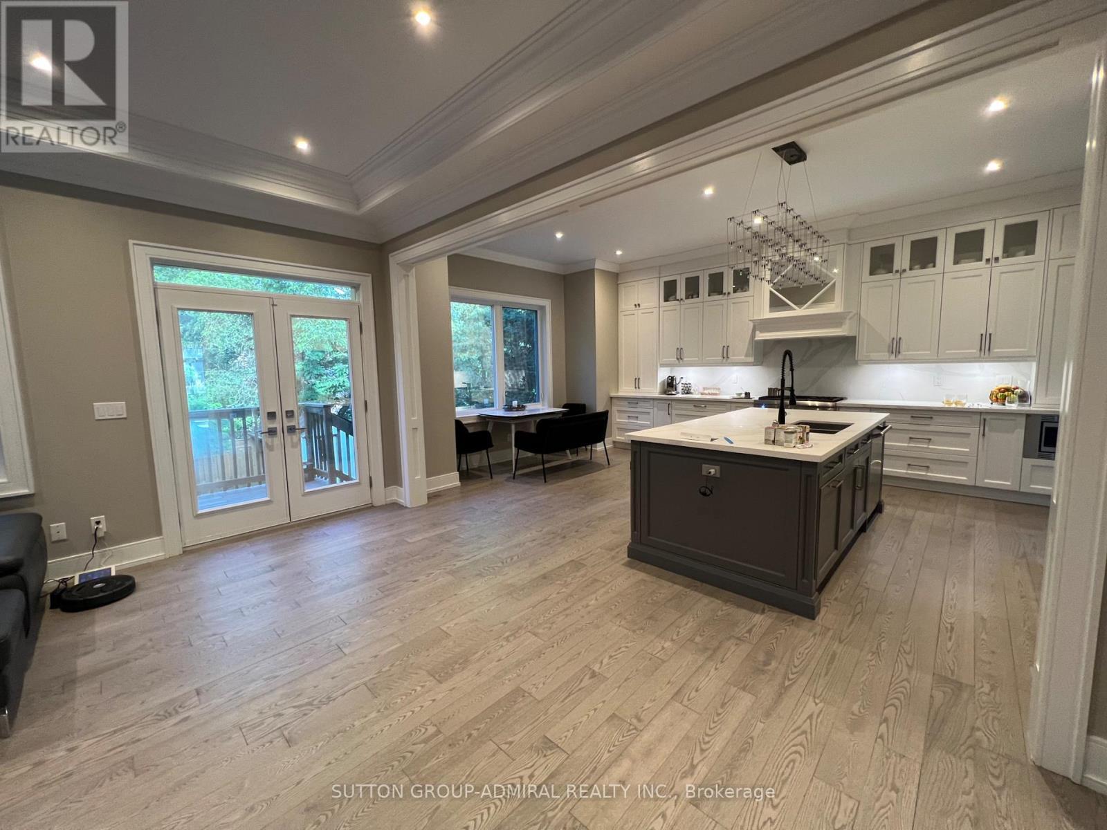 1060 Kipling Avenue, Toronto, ON - Indoor Photo Showing Kitchen