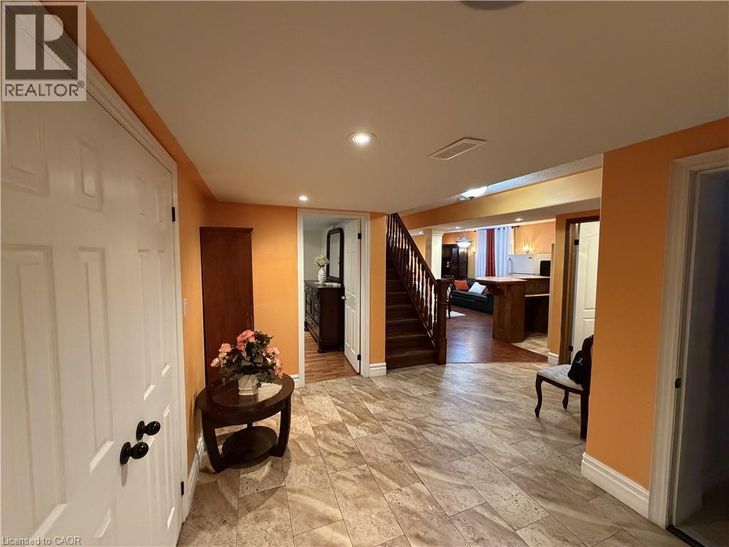 2 Pineridge Drive, Hamilton, ON - Indoor Photo Showing Other Room