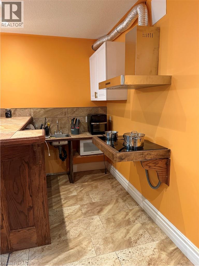 2 Pineridge Drive, Hamilton, ON - Indoor