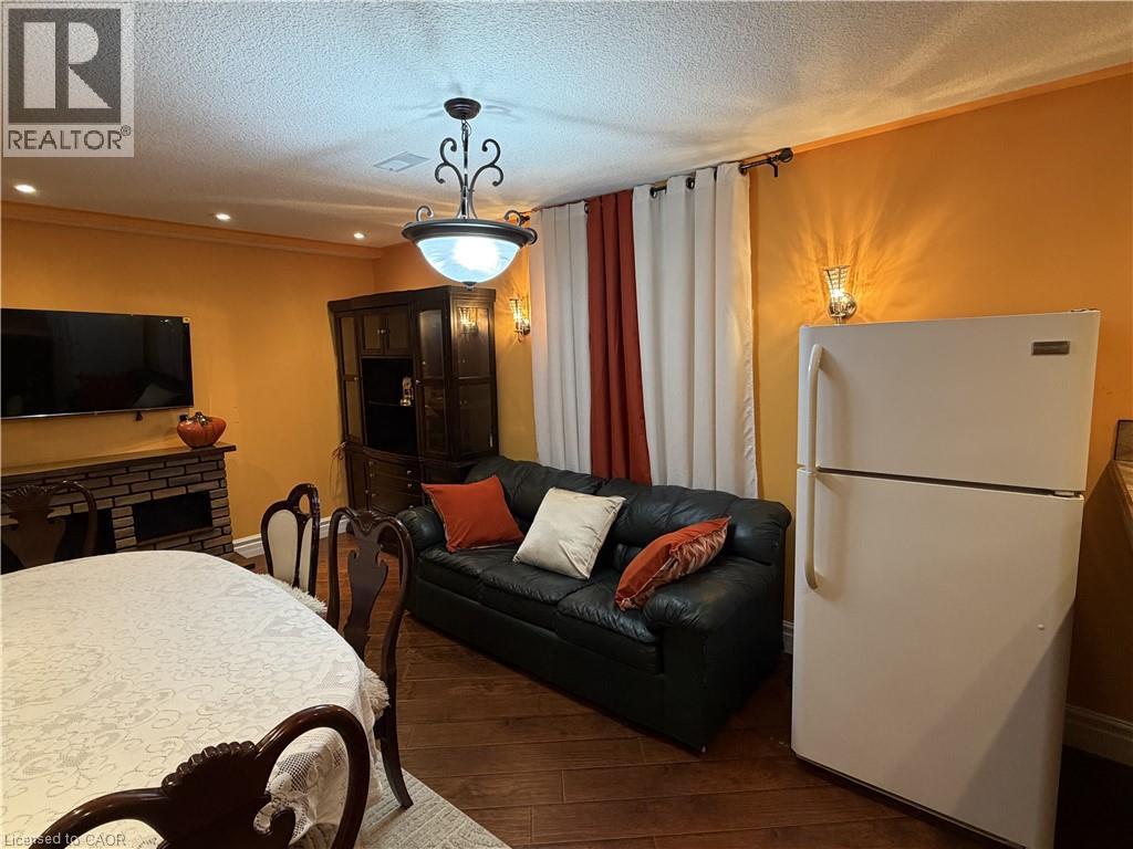 2 Pineridge Drive, Hamilton, ON - Indoor