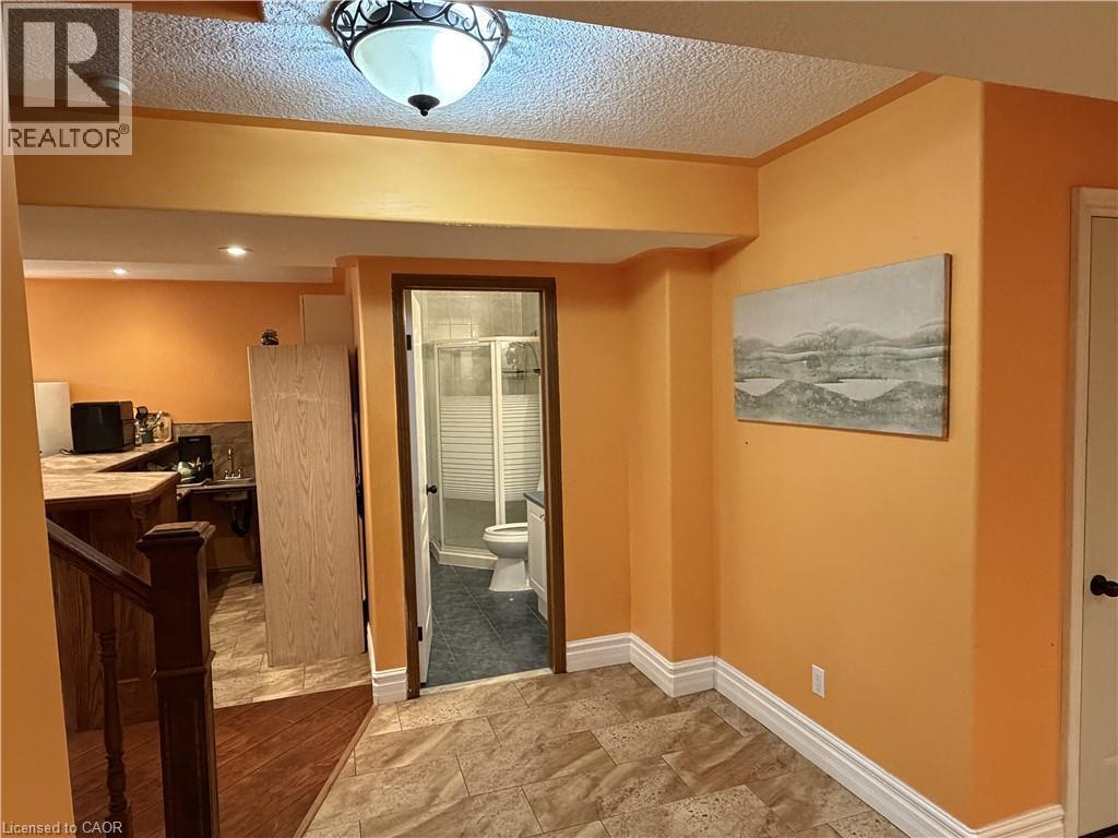 2 Pineridge Drive, Hamilton, ON - Indoor Photo Showing Other Room
