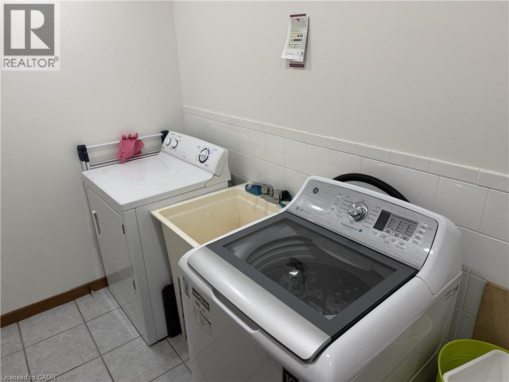 2 Pineridge Drive, Hamilton, ON - Indoor Photo Showing Laundry Room