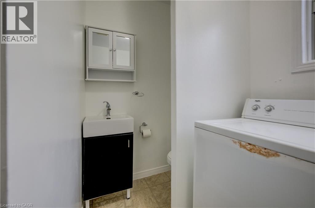43 Middleton Street, Cambridge, ON - Indoor Photo Showing Laundry Room