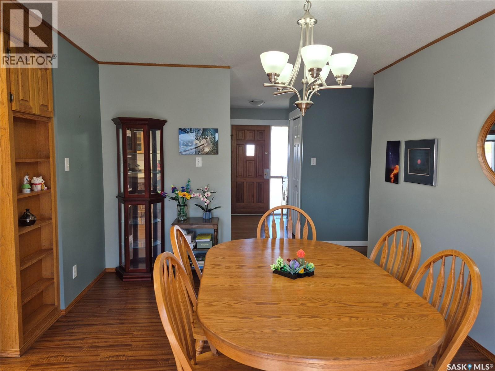 246 Battleford Trail, Swift Current, SK - Indoor Photo Showing Dining Room