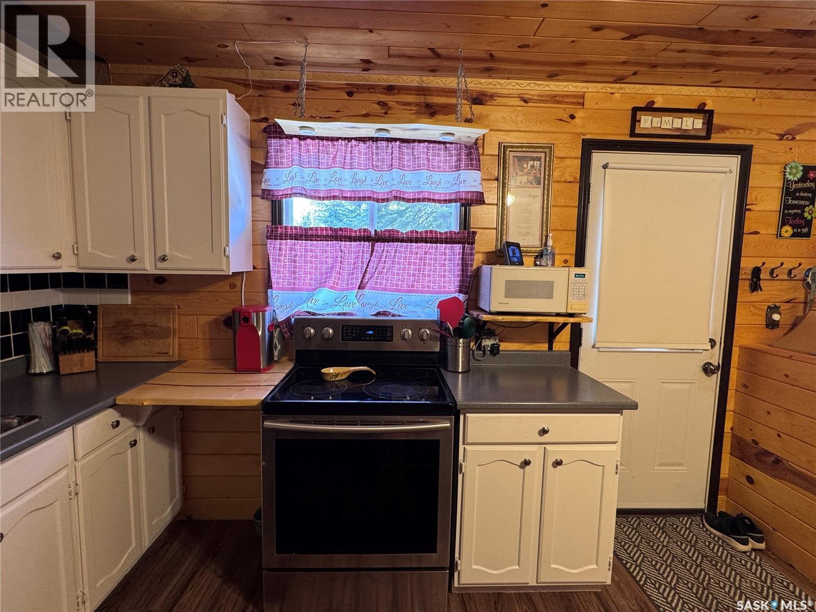 2 Ermine Place, Weyakwin, SK - Indoor Photo Showing Kitchen