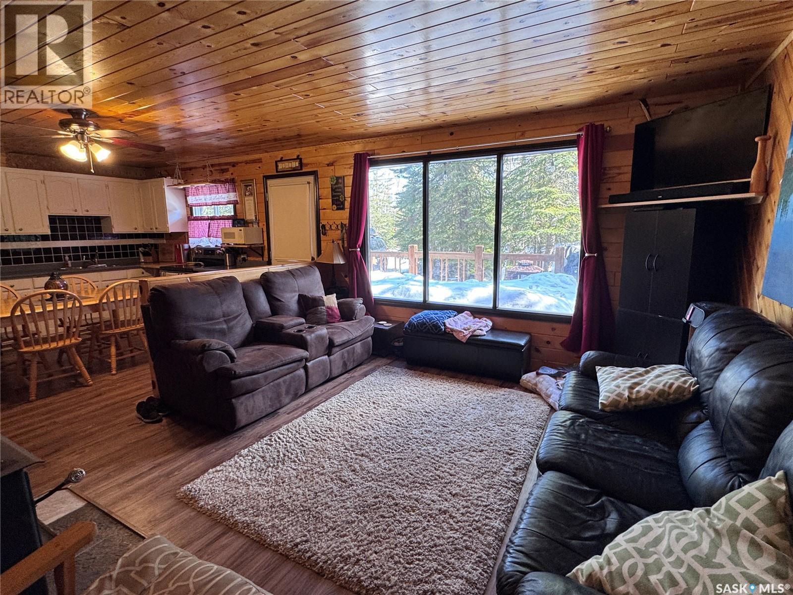 2 Ermine Place, Weyakwin, SK - Indoor Photo Showing Living Room