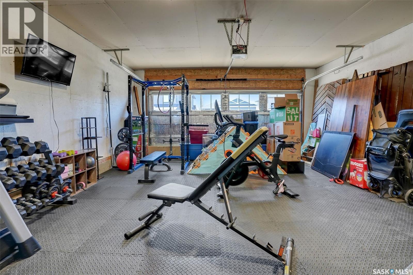 5130 Anthony Way, Regina, SK - Indoor Photo Showing Gym Room